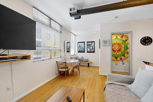 Photo - 343 Platinum St SW Unidad B