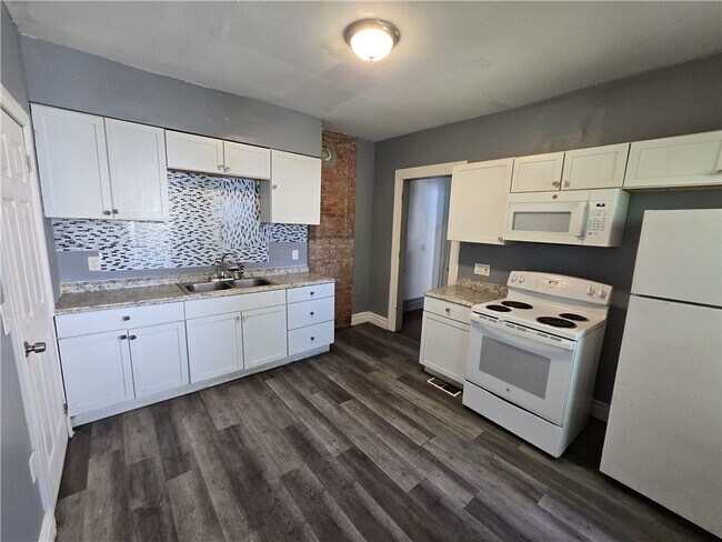 Photo - 150 Gardiner Ave