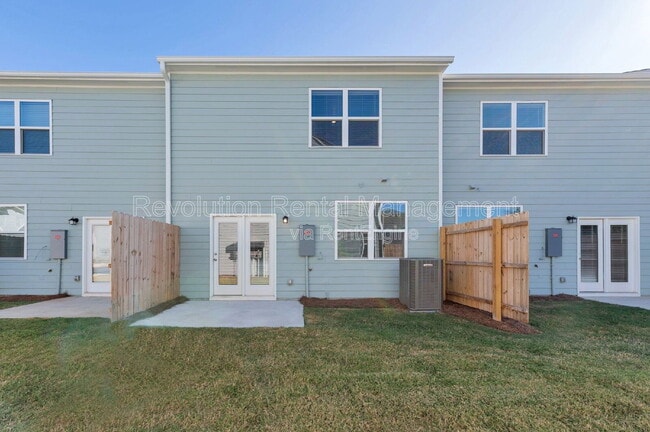 Photo - 205 Fenchurch Wy