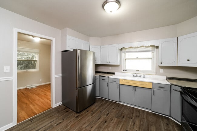 Photo - 4511 S Willis Ave