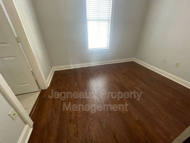 Photo - 102 Hargrave Dr