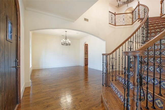 Photo - 2945 Dyer St