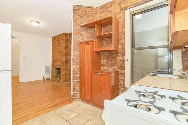 Photo - 152 W 73rd St