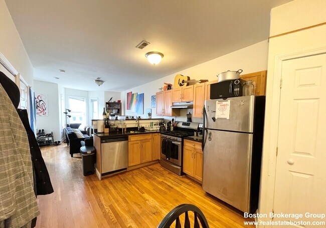 Building Photo - 147 Marcella St