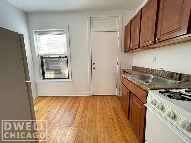 Photo - 2639 N Spaulding Ave Unidad 1E