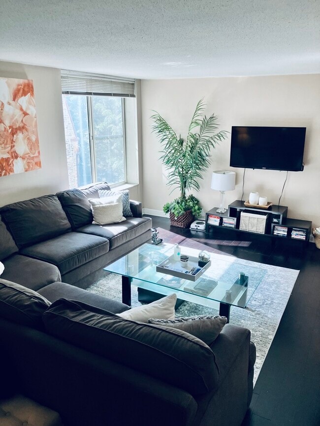 Photo - 1339 N Dearborn St Unit 4H