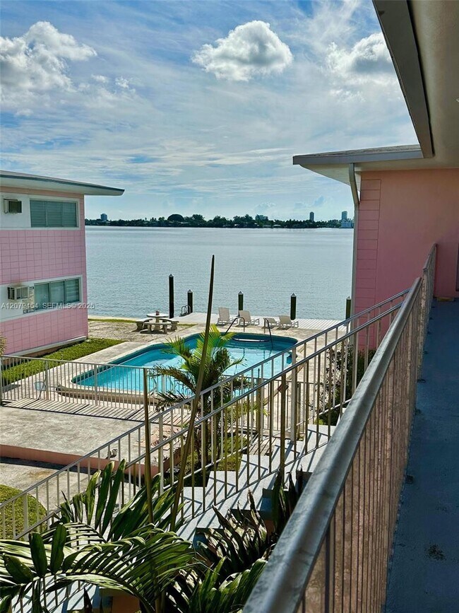 7921 East Dr Unit 12