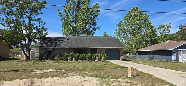 Building Photo - 23 Almond Rd Rental