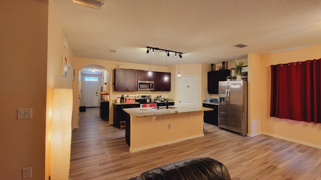 Photo - 384 Aberdeen Dr