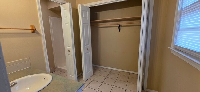 Photo - 3 Bedroom 2 Bathroom home in Kickapoo Schools! $1295!