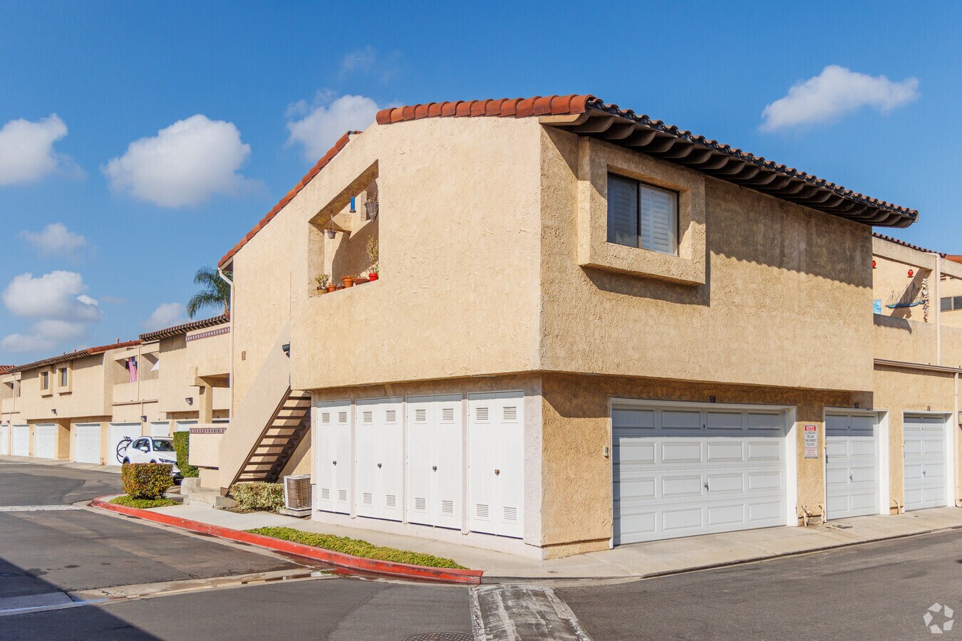 17333 Calle Brookhurst - Fountain Crest