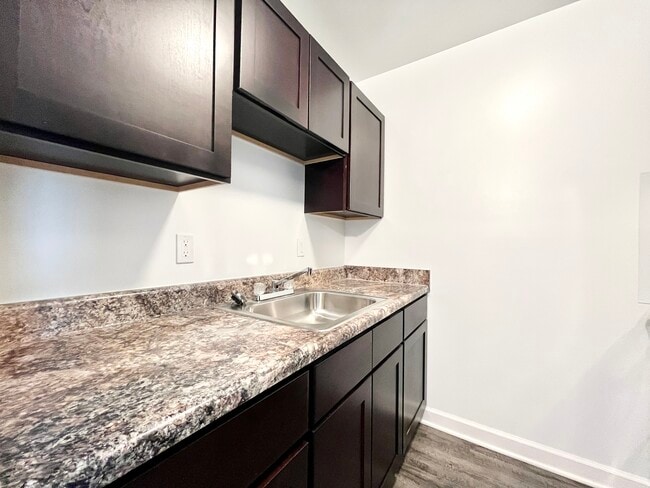 1 BR, 1 BTH - 556 SF - Autumn Ridge Apartments