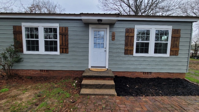 Photo - 208 W Chester St