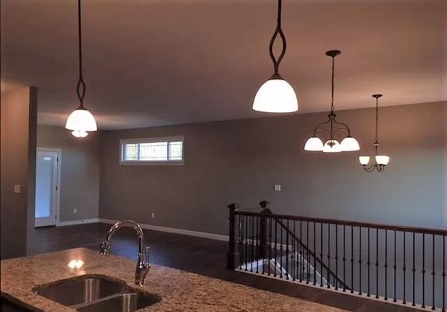 4423 SE Gemstone Ln