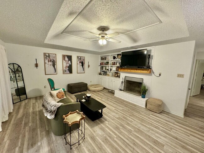 Photo - 4804 76th St