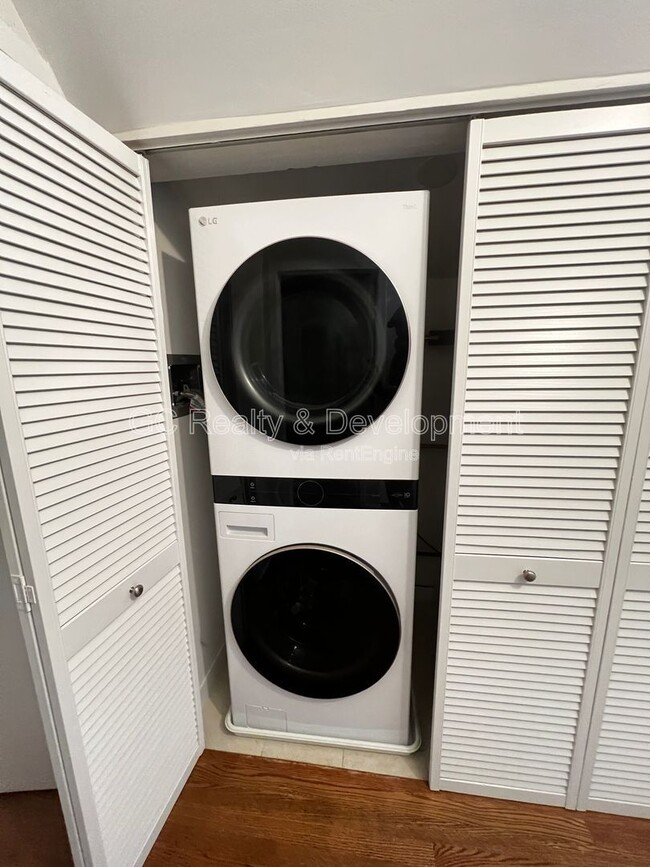 Photo - 1423 W Oakdale Ave Unidad 2