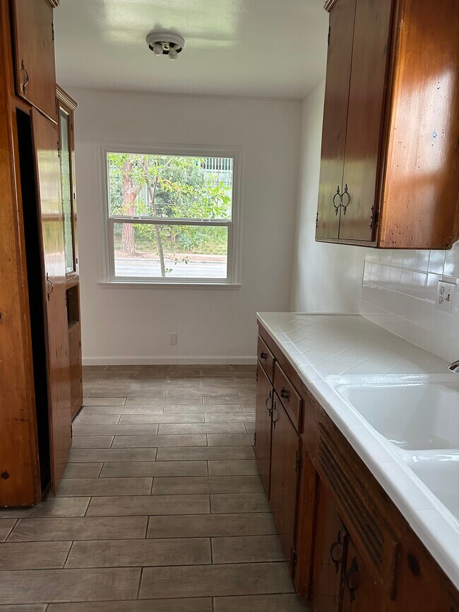 Kitchen - 4031 Van Buren Pl Unit A