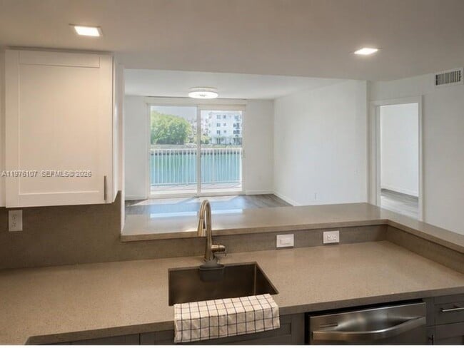 Photo - 4000 NE 170th St Unit 206