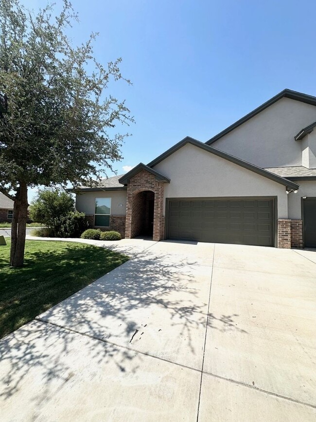 Building Photo - Stunning 3 Bed 2 Bath Ready To Rent ASAP! Rental