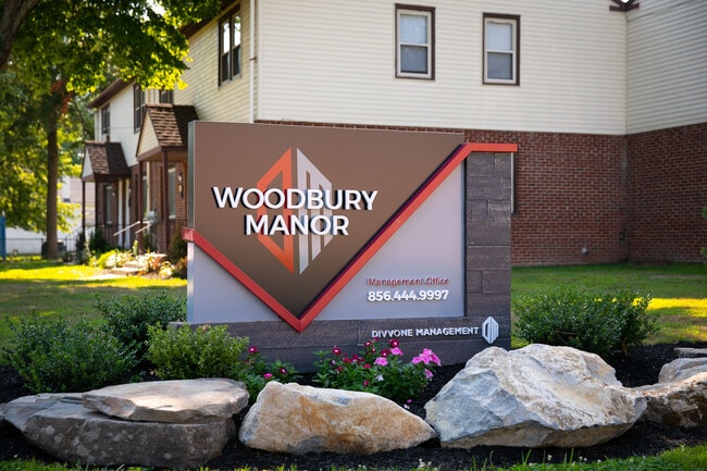 Woodbury Manor