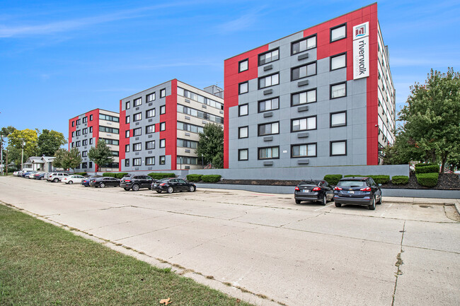 Riverwalk Commons- Student Housing - Riverwalk Commons- Student Housing Apartments