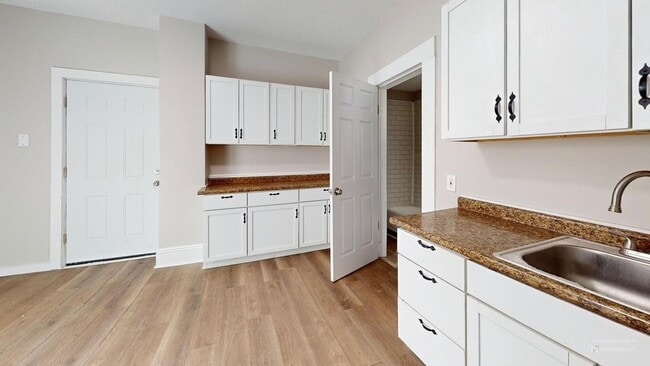 Photo - 838 Yale St Unit 838 Yale St -  1