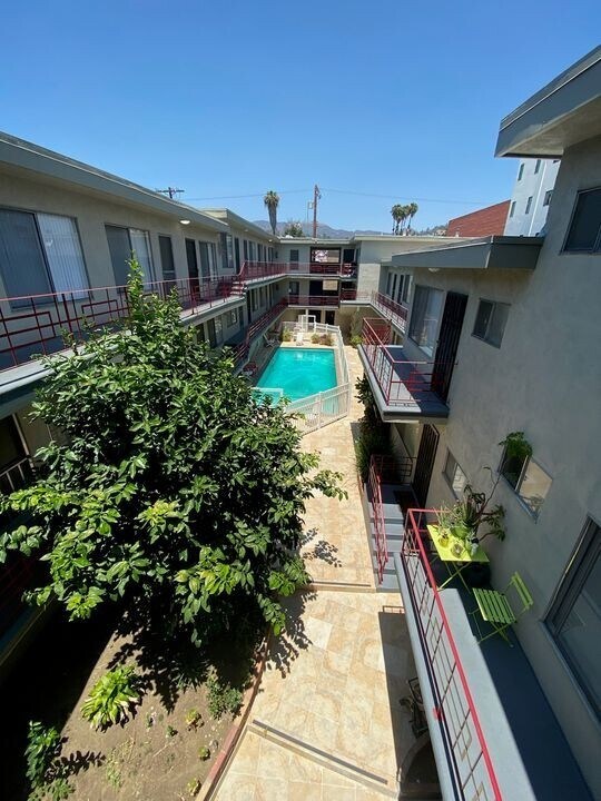 Photo - 5855 Carlton Way,