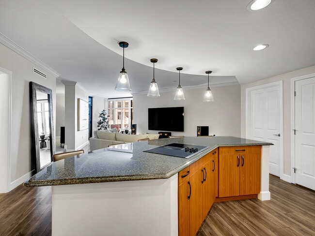 Photo - 8100 E Union Ave Unidad 201