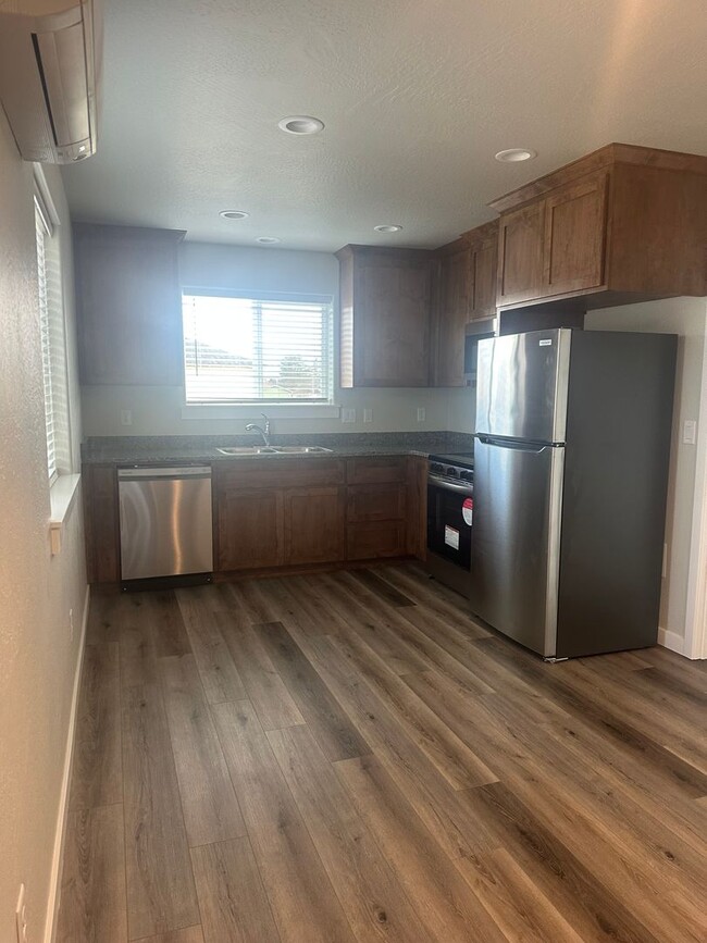 6920-2t - 4738-4740 Gebhard - 6920-2t - 4738-4740 Gebhard Apartment Unit 4740