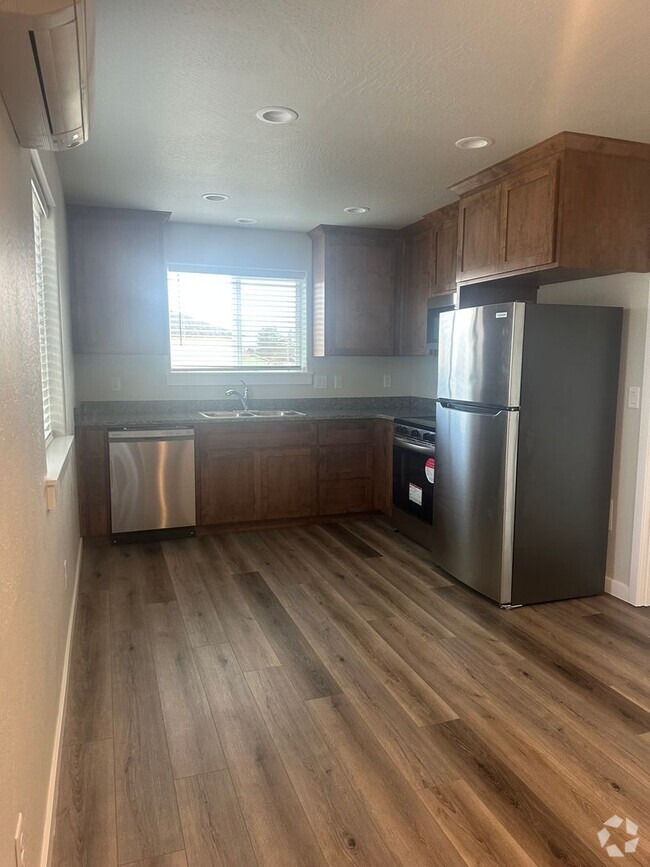 Building Photo - 6920-2t - 4738-4740 Gebhard Unit 4740 Rental