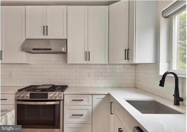 Photo - 2503 Ingersoll St