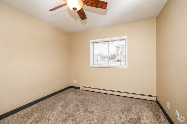 2BR, 1.5BA - 857 SF