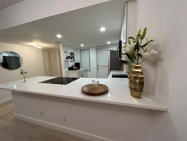 Photo - 3000 N Palm Aire Dr Unit 103