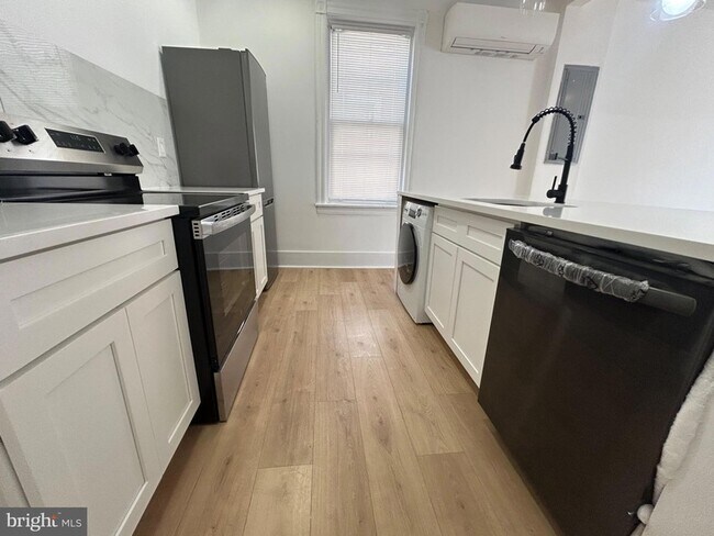 Building Photo - 114 S 58th St Rental