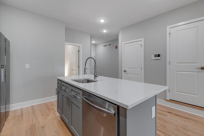 Photo - 2113 Master St