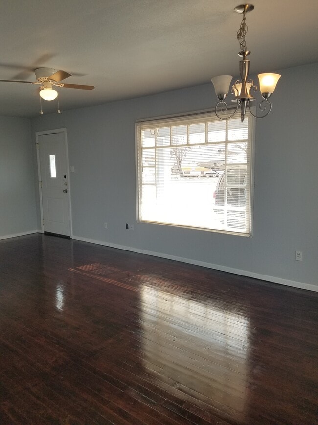 Photo - 420 W Crockett St