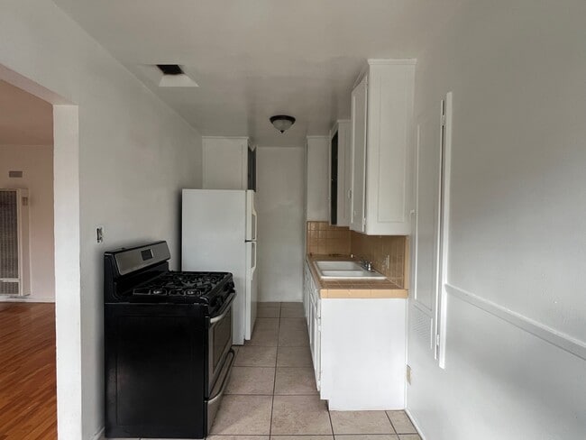 Photo - 873 N Hoover St Unidad 873 1-2