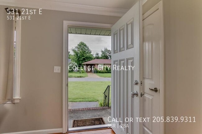 Photo - 531 21st St E