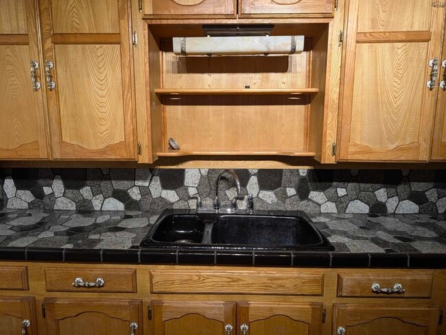 Photo - 2943 Elliott St