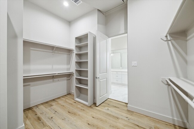 Photo - 5233 Hillman St