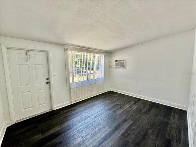 Photo - 650 Newton Ave S