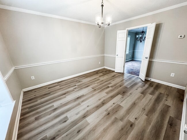 Photo - 2852 Leesburg Dr