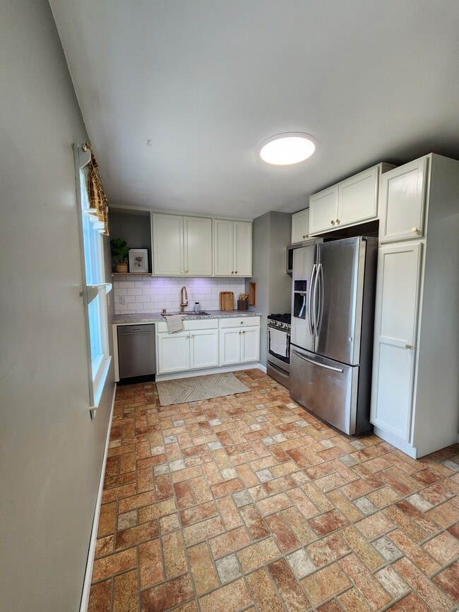 Building Photo - 1301 Lombard Ave Rental