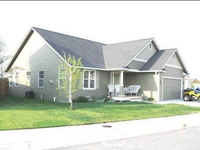 Building Photo - Beautiful 3 Bed, 2 Bath Home in a Fantastic Location!