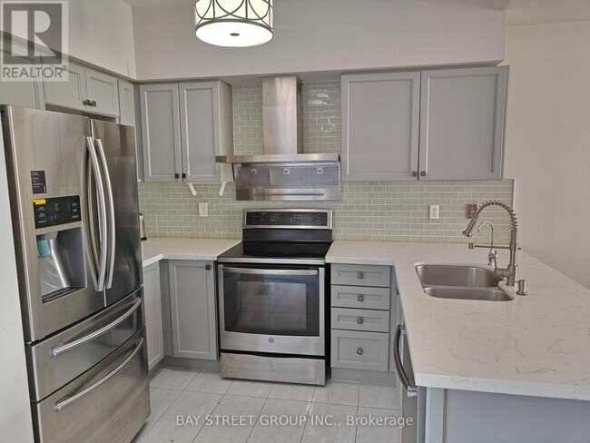 Photo - 256 Glenashton Dr