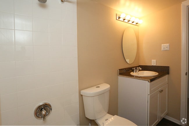 Photo - Turlington Oaks Apartments