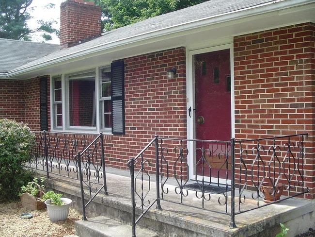 704 McBryde Dr