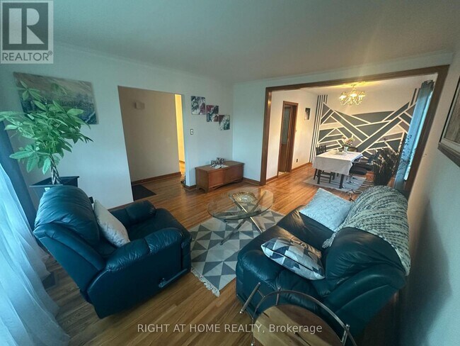Photo - 309 Queen Mary Dr