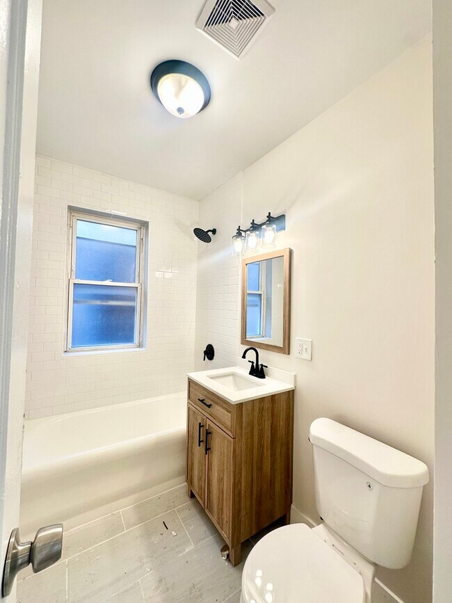 Photo - 1152 N Lawndale Ave Unidad 2