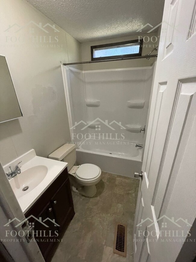Photo - 2-Bed/2-Bath Mobile Home with Outdoor Deck...
